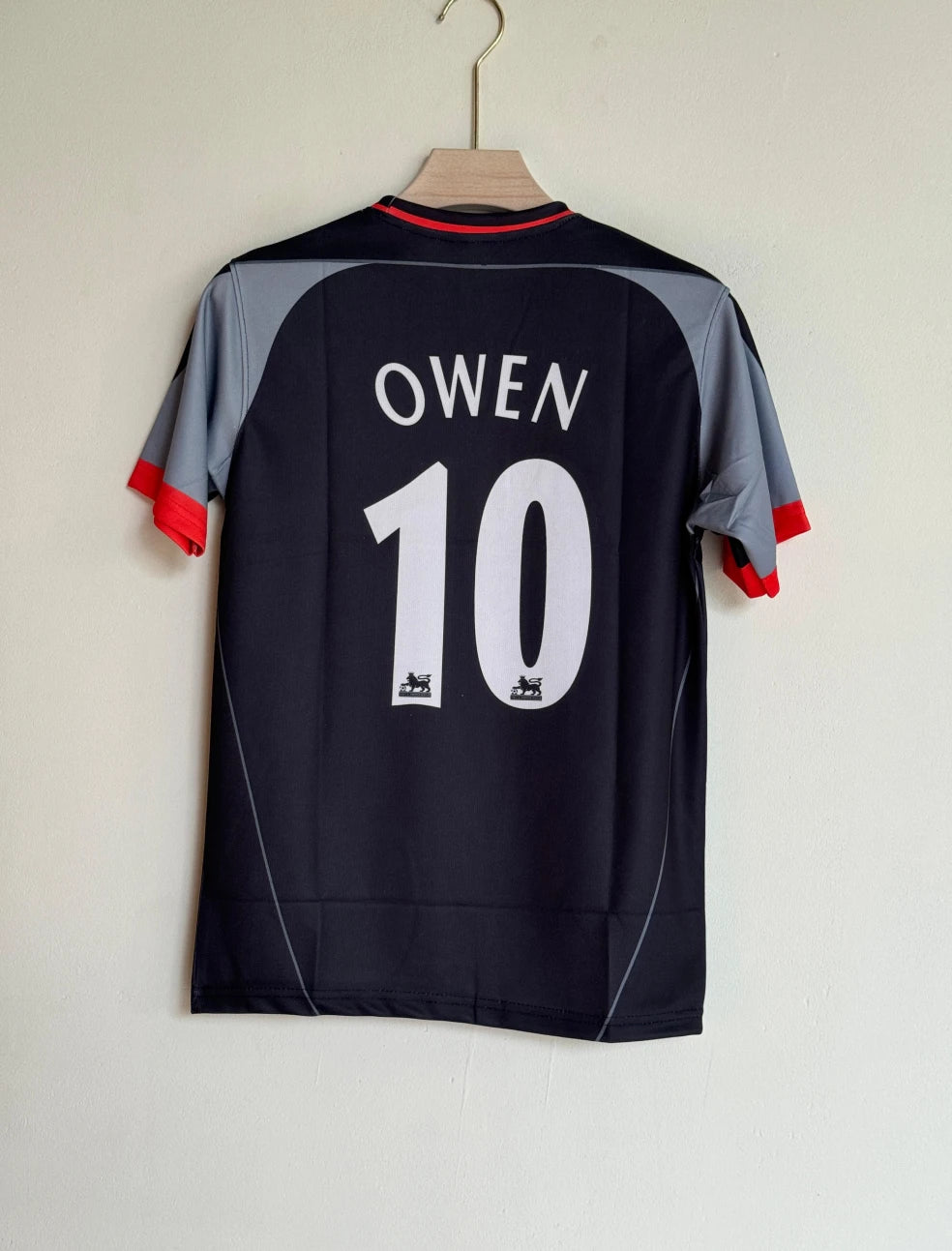 LIVERPOOL 2002-03 AWAY KIT OWEN EMBROIDERY