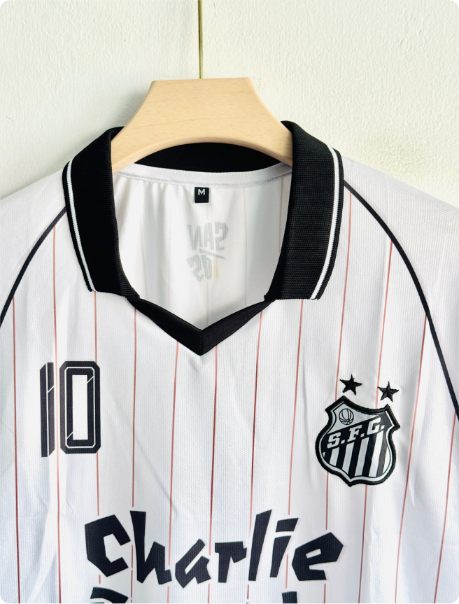 SANTOS X CHARLIE BROWN WHITE STRIPE KIT NEYMER FIVESLEEVE POLO EMBROIDERY