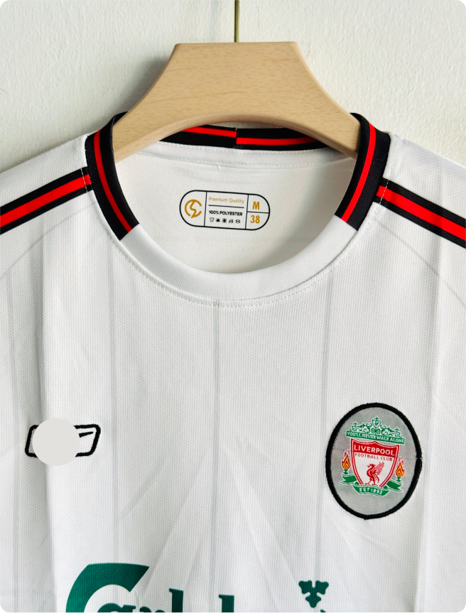 LIVERPOOL 2003-04 AWAY KIT GERRARD EMBROIDERY
