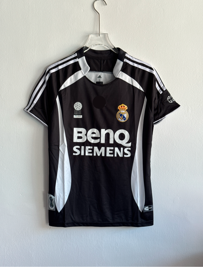 REAL MADRID 2006 AWAY KIT WITH SHORTS IMPORTED